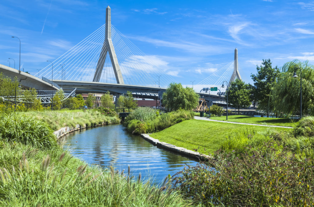 A river running through the middle of a park.